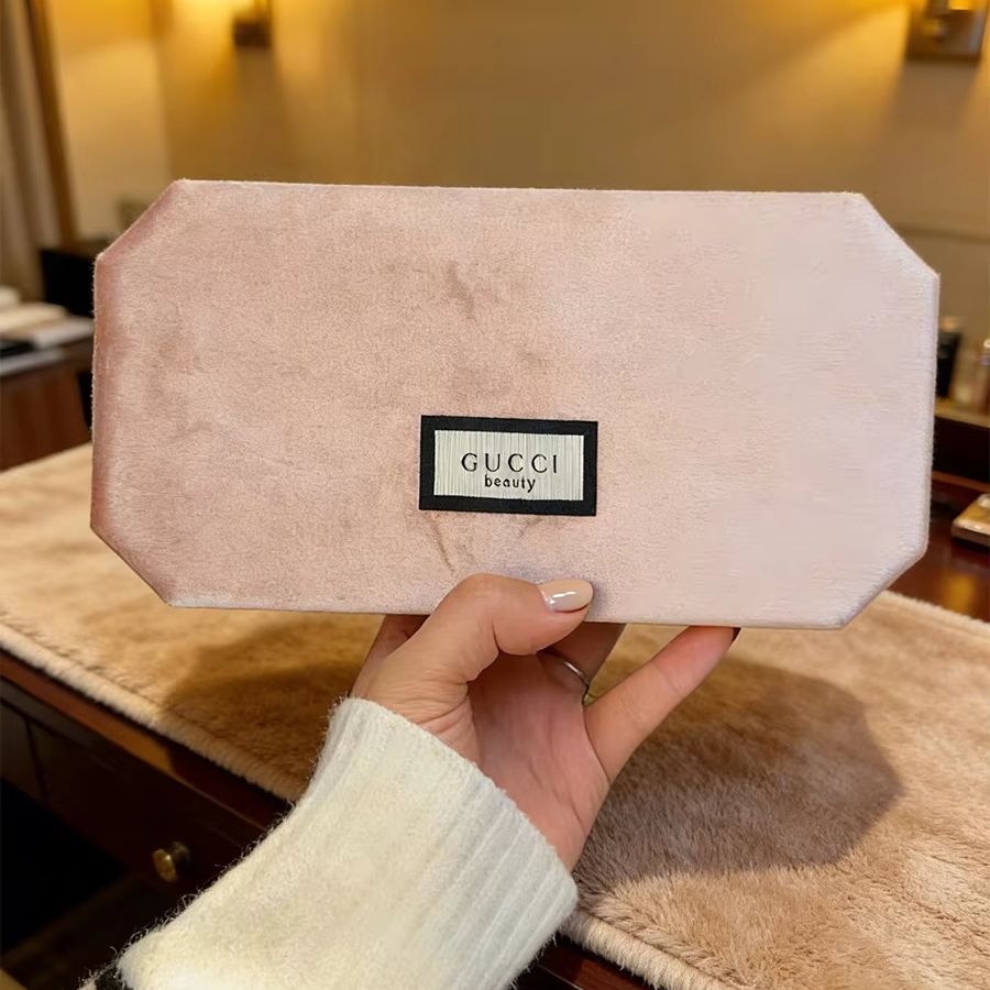 Gucci'nin açık pembe kadife se - Ysl Beauty Makeup incelemesi ve fiyatı